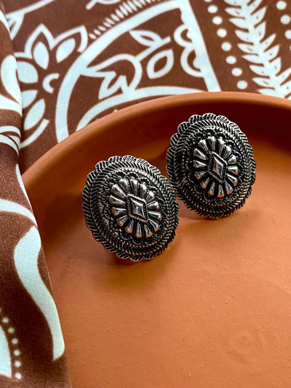 ✨ 2/$15 JEWELRY✨ Vintage-Inspired Boho Western Concho Earrings